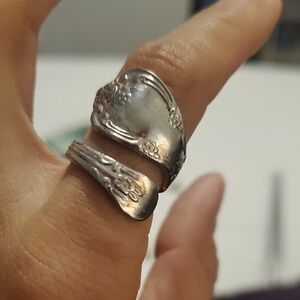 Chic Silver Floral Wrap Ring